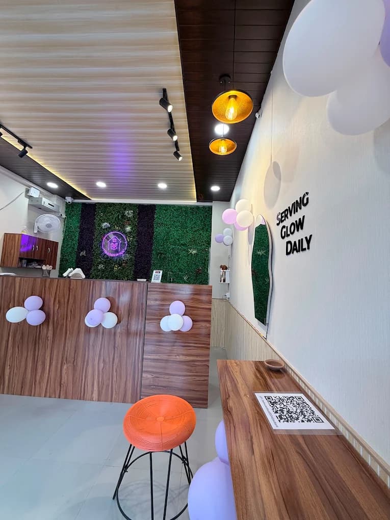 The Serving Glow Daily wall with its backlit mirror and pastel balloons